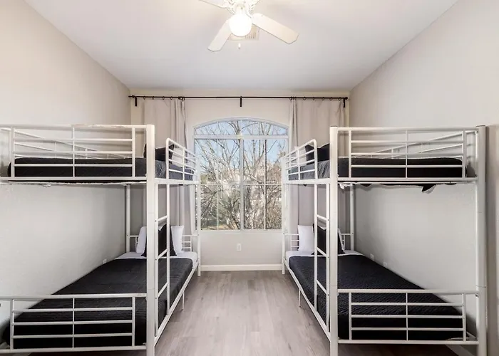 Brand New 6 Bdrm, 3 Bath Heated Pool Sleeps 16 Ferienhaus *