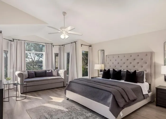 Brand New 6 Bdrm, 3 Bath Heated Pool Sleeps 16 Ferienhaus *