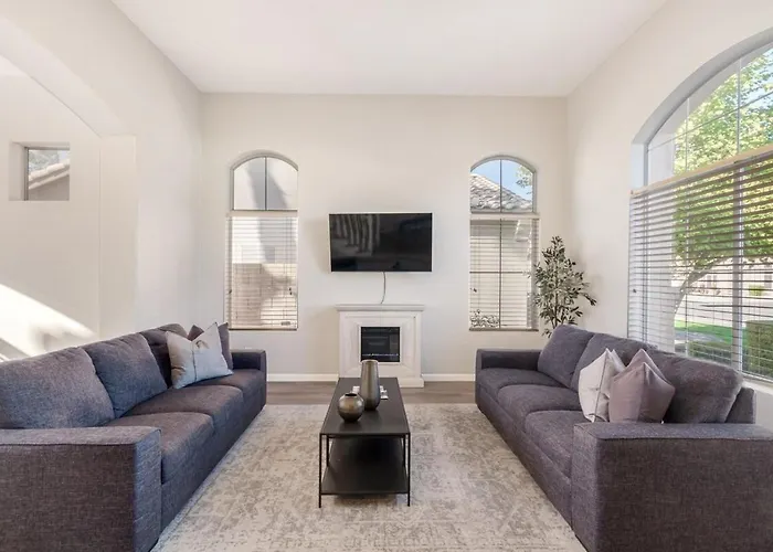 Brand New 6 Bdrm, 3 Bath Heated Pool Sleeps 16 Ferienhaus *
