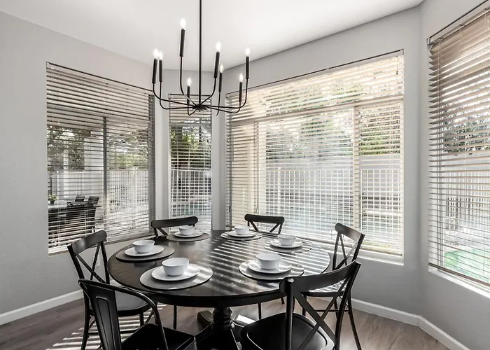 Brand New 6 Bdrm, 3 Bath Heated Pool Sleeps 16