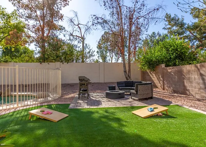 Brand New 6 Bdrm, 3 Bath Heated Pool Sleeps 16 Ferienhaus