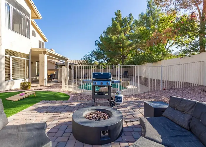 Brand New 6 Bdrm, 3 Bath Heated Pool Sleeps 16 Ferienhaus
