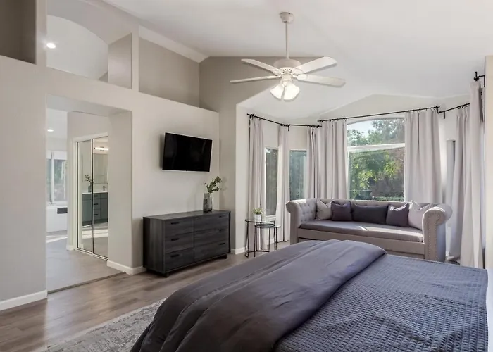 Brand New 6 Bdrm, 3 Bath Heated Pool Sleeps 16 Ferienhaus