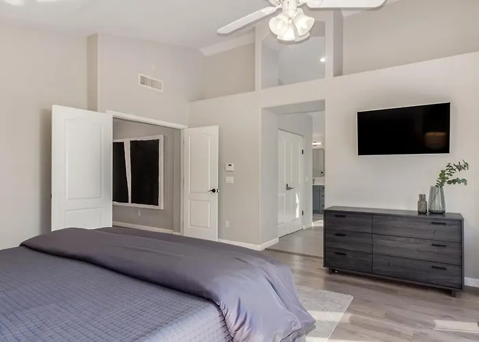 Ferienhaus Brand New 6 Bdrm, 3 Bath Heated Pool Sleeps 16