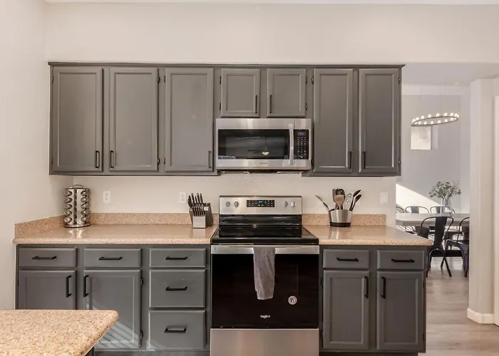 Brand New 6 Bdrm, 3 Bath Heated Pool Sleeps 16